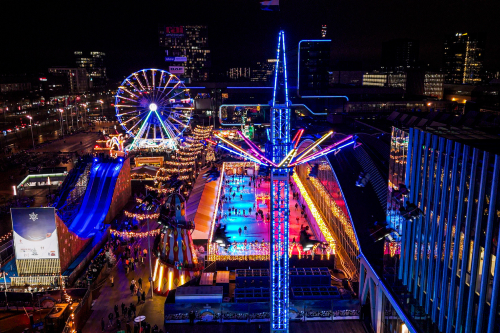 Kerstmarkt bij de RAI in Amsterdam in de winter | © Guven Ozdemir