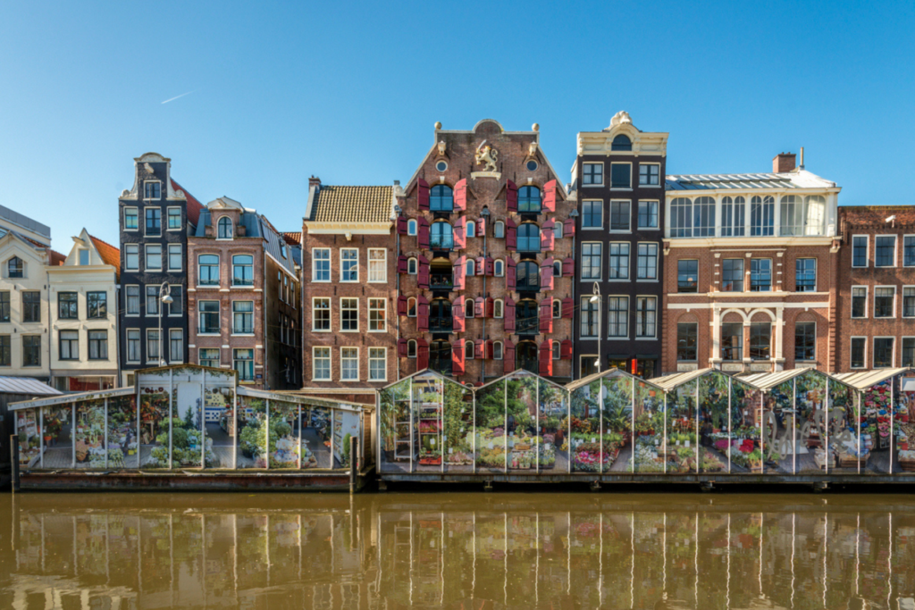 De bloemenmarkt in Amsterdam is een romantisch uitje voor valentijnsdag | © Pidjoe
