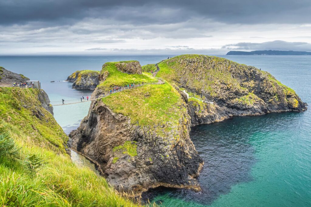 De houten voetgangersbrug Carrick-a-Rede | iStock - 