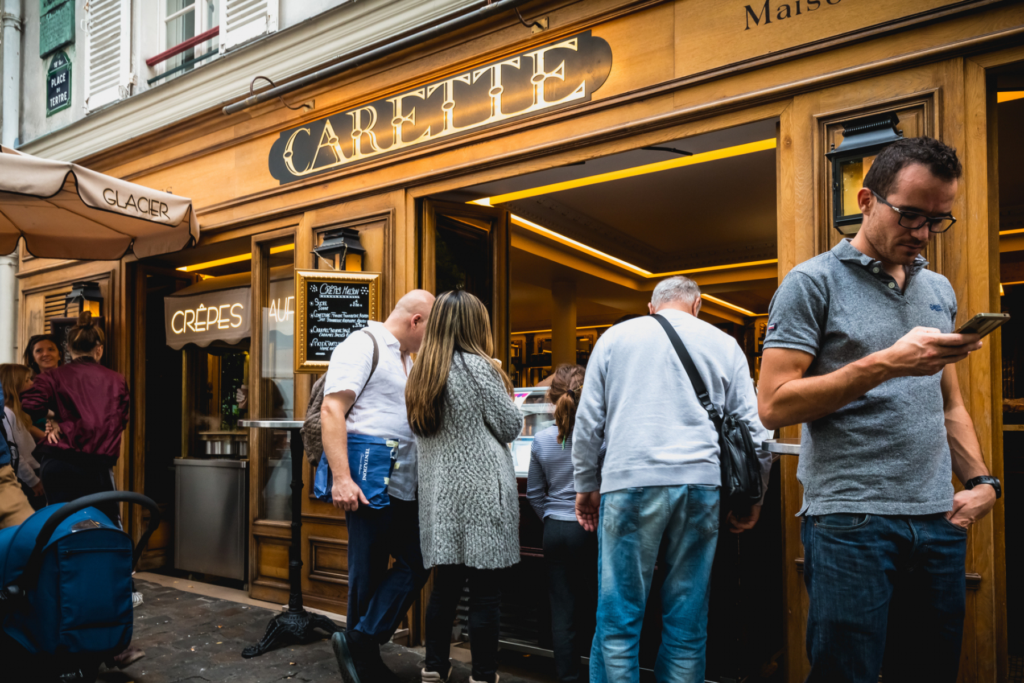 Druk tentje in parijs