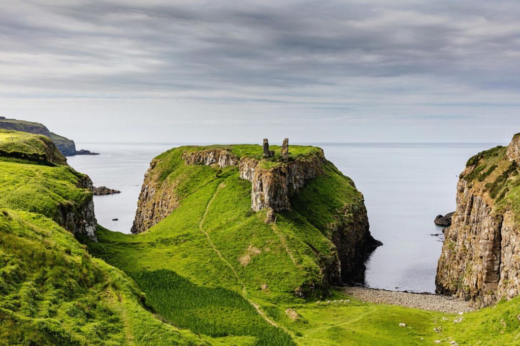 Een hoogtepunt van je rondreis Noord-Ierland: de Causeway Route | iStock - Mlenny