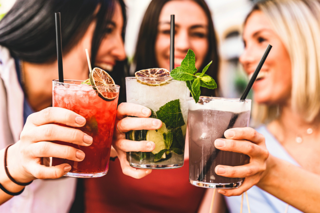 cocktails in de hand