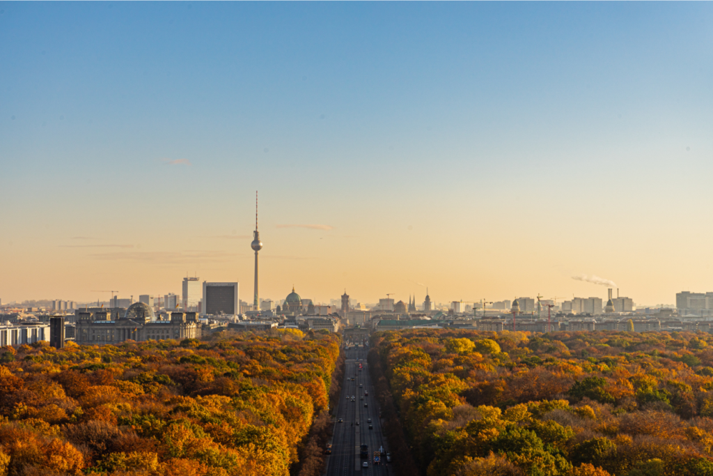 Berlijn met de Tiergarten bij zonsondergang