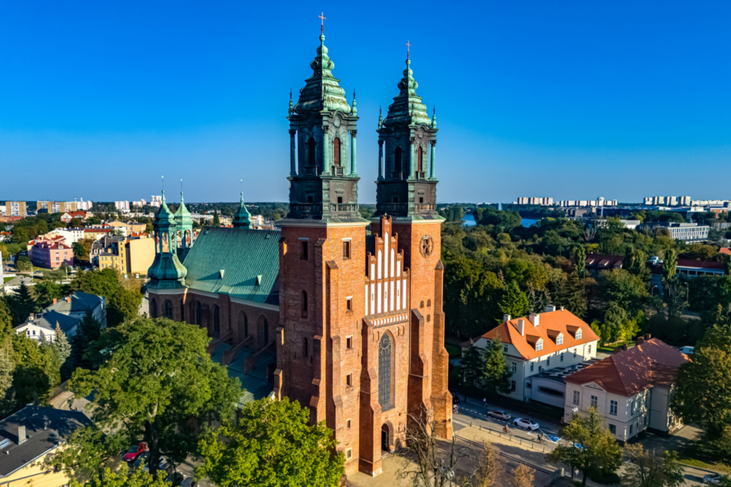 De Sint-Petrus-en-Paulusbasiliek de oudste kathedraal van Polen 