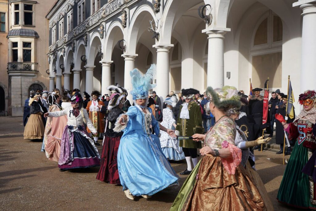 Vier het Elbvenezianischer Carneval in Dresden | © Jule Wolf