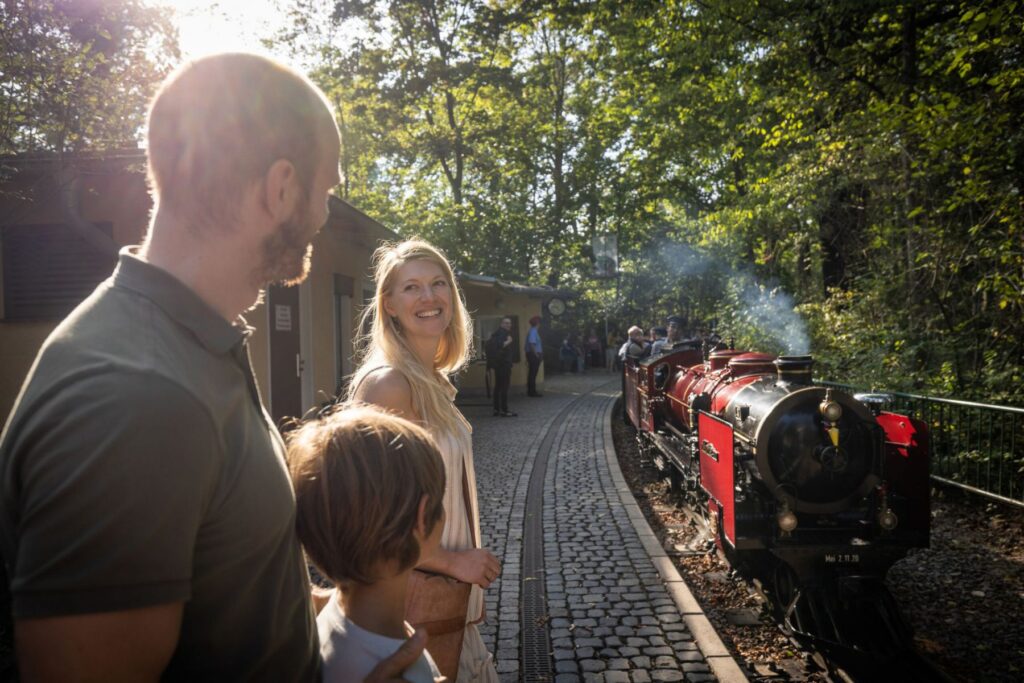 De Parkeisenbahn is leuk voor jong en oud | © Philipp Herfort Photography