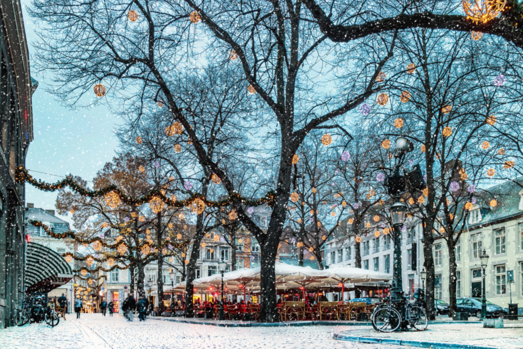 Onze Lieve Vrouweplein in het centrum van Maastricht tijdens de winter | © DutchScenery