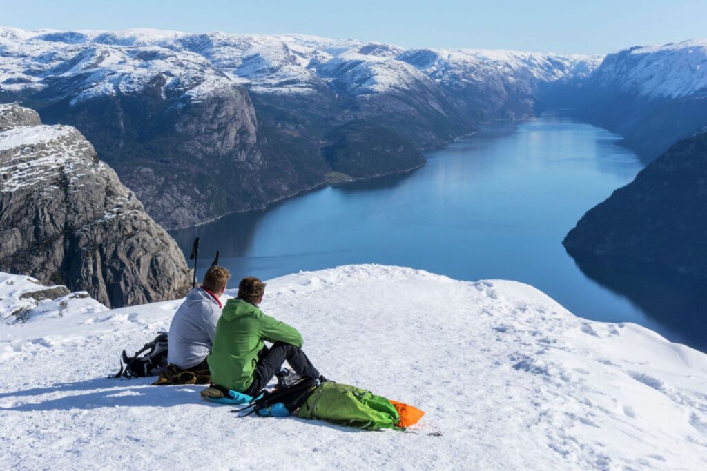 Geniet tijdens de hike naar Preikestolen van de mooie uitzichten | Outdoorlife Norway