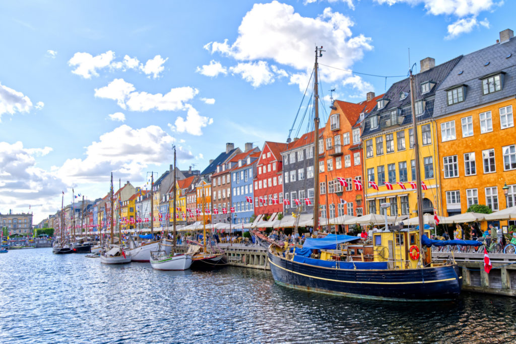 gekleurde huisjes aan het water in Nyhavn