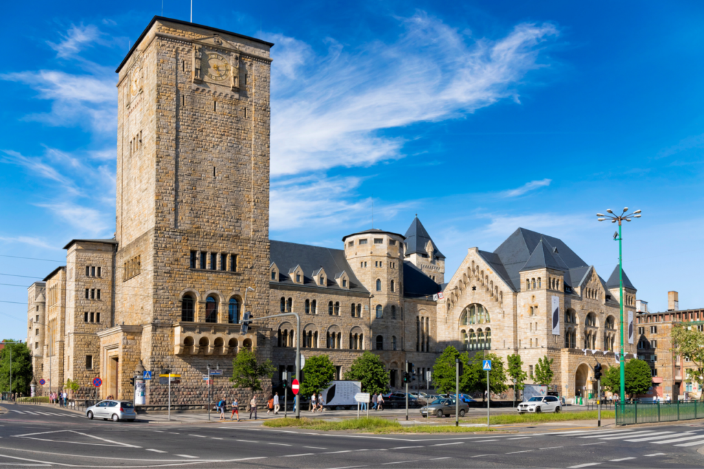 Het Keizerlijk Paleisook staat midden in het centrum van Poznań