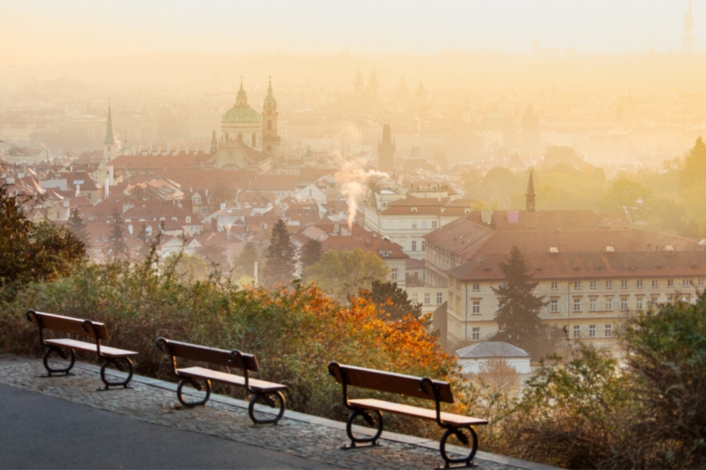 Romantische zonsopgang in Praag bij de Petrinheuvel | © Michaela Dusikova