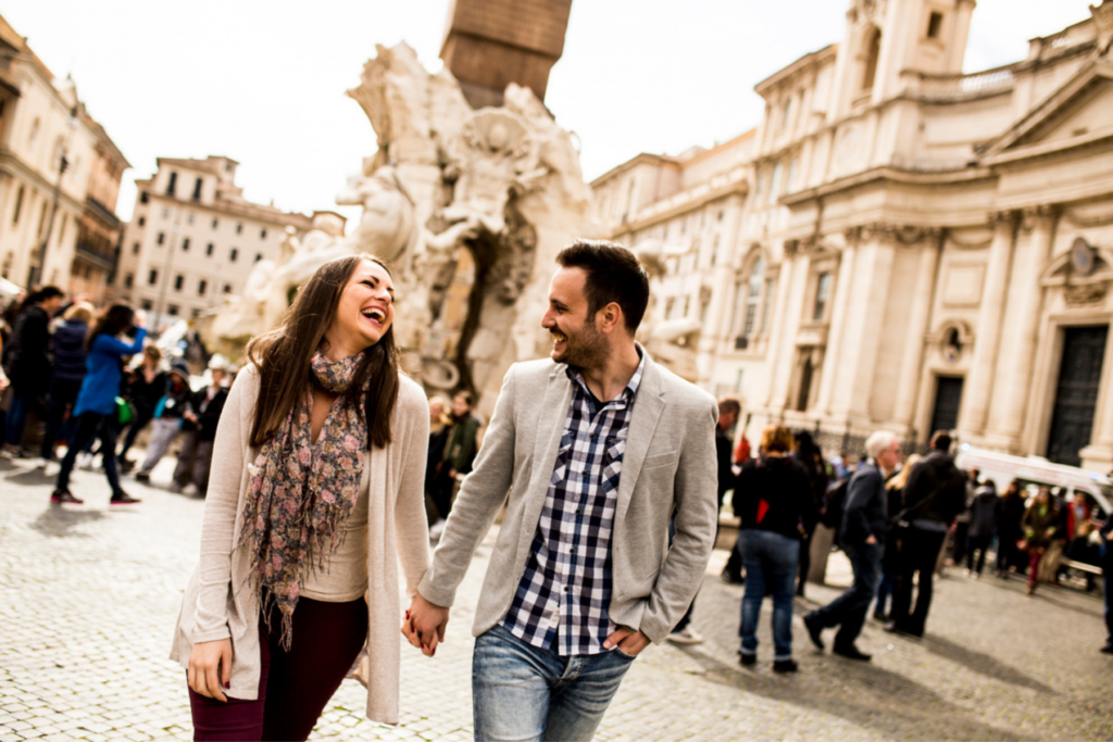 Jong stel bij de Piazza Navona in Rome | © Boggy22