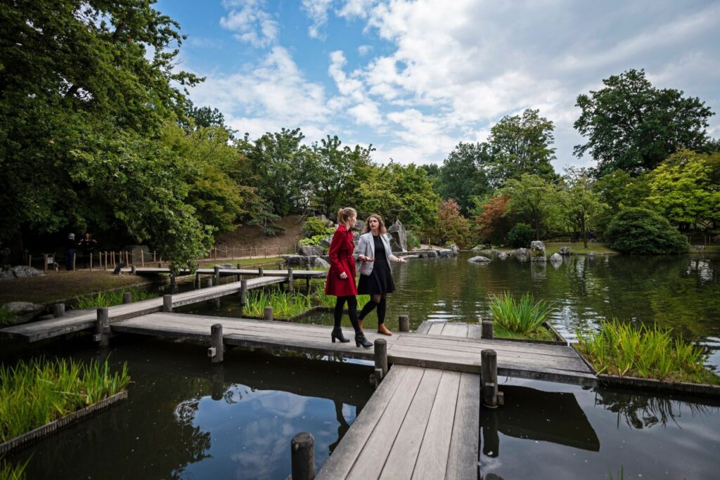 In de Japanse tuin is het heerlijk ontspannen | © Visit Limburg / Jonathan Ramael