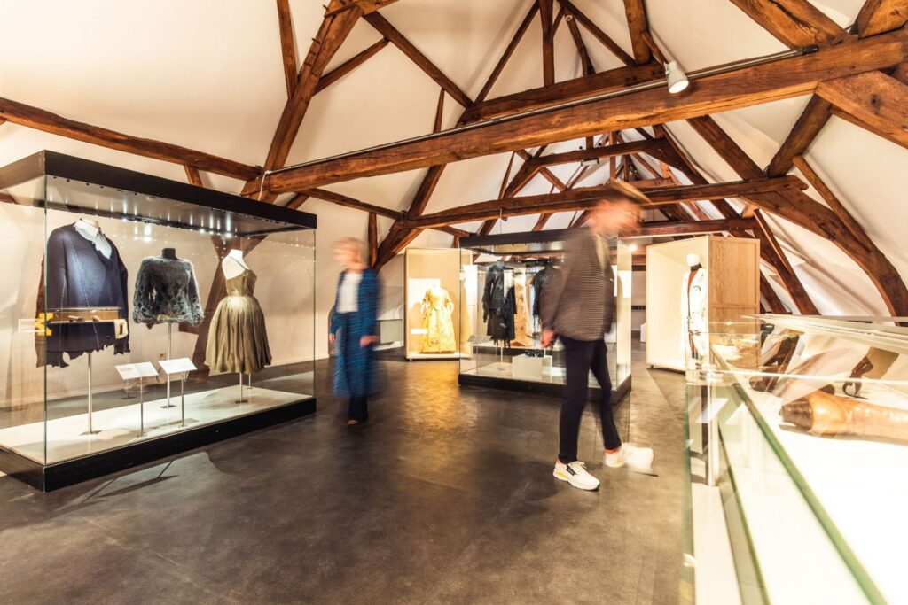 Ontdek alles over fashion in het Modemuseum | © Visit Limburg / Andreas Gijbels