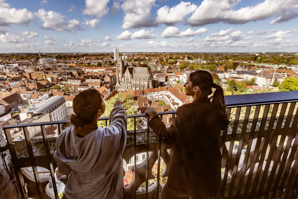 Geniet van het prachtige uitzicht vanaf de Sint-Maartenskerk | © Toerisme Leiestreek vzw