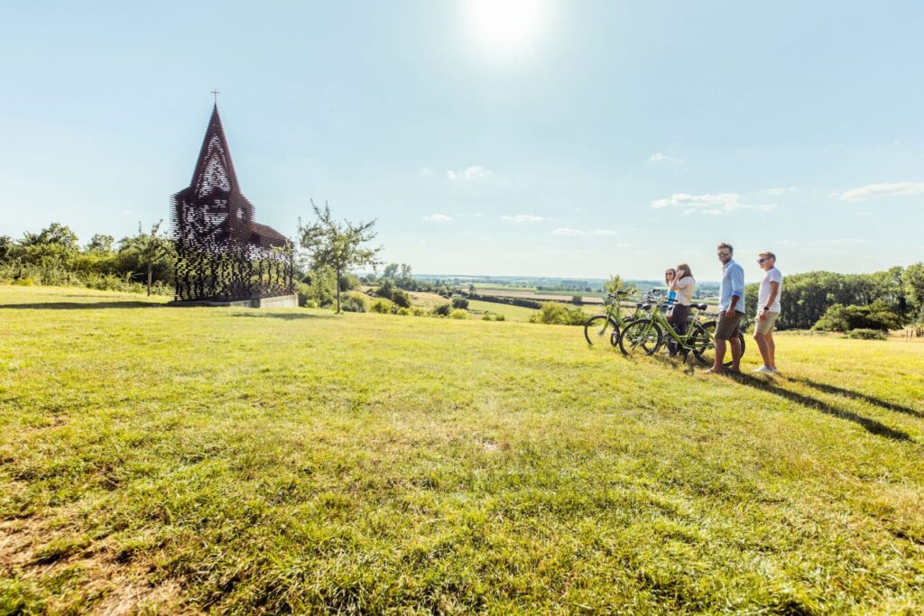 Fiets na de lunch langs het Doorkijkkerkje | © P. Vande Ven